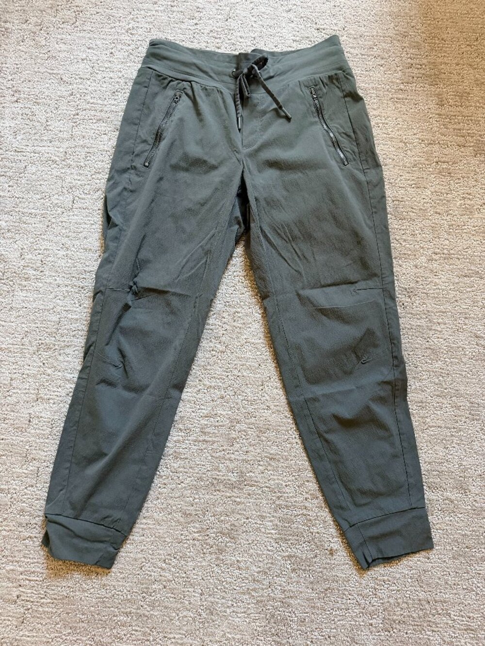 Athleta Trekkie north jogger green, Size 4